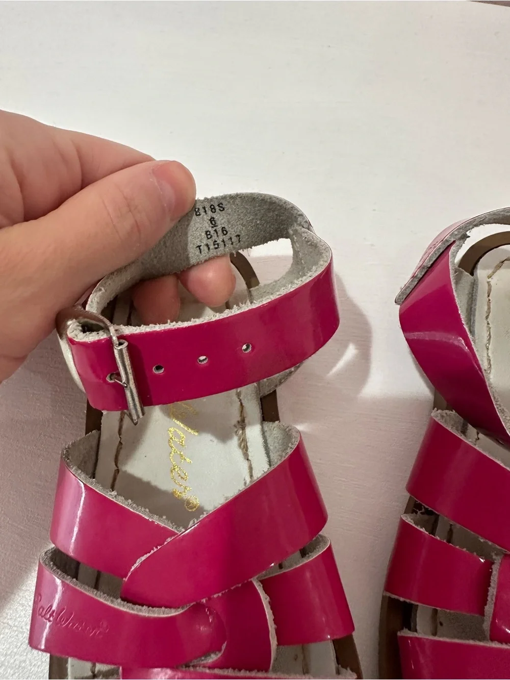 Salt water magenta sandals very good condition size 6